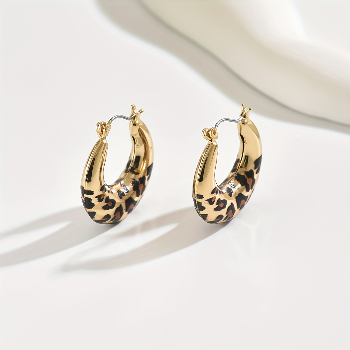 Vintage Style Leopard Print Hoop Earrings - Stylish Accessory